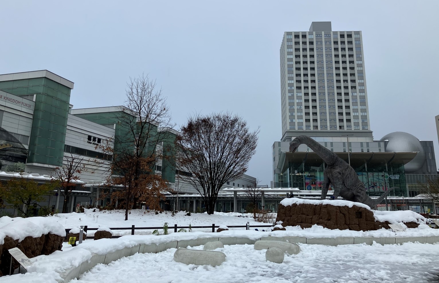 福井駅の西口の様子